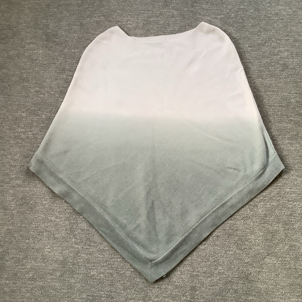 Barefoot Dreams Cozy Chic Ultra Lite Gray/White Poncho OS